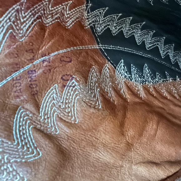 Good condition leather Justin boots style number 2205 in size 10D Gray in color - Picture 5 of 6